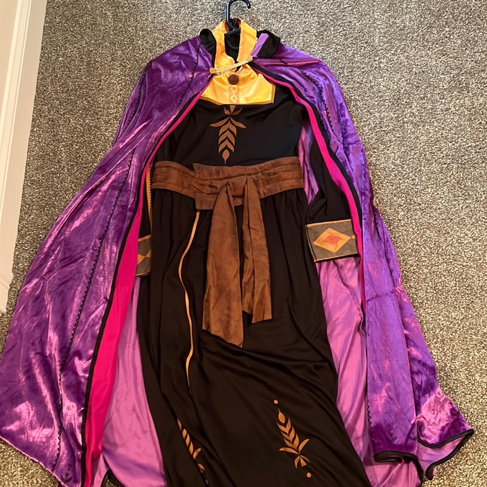 Frozen 2 Anna Halloween costume.